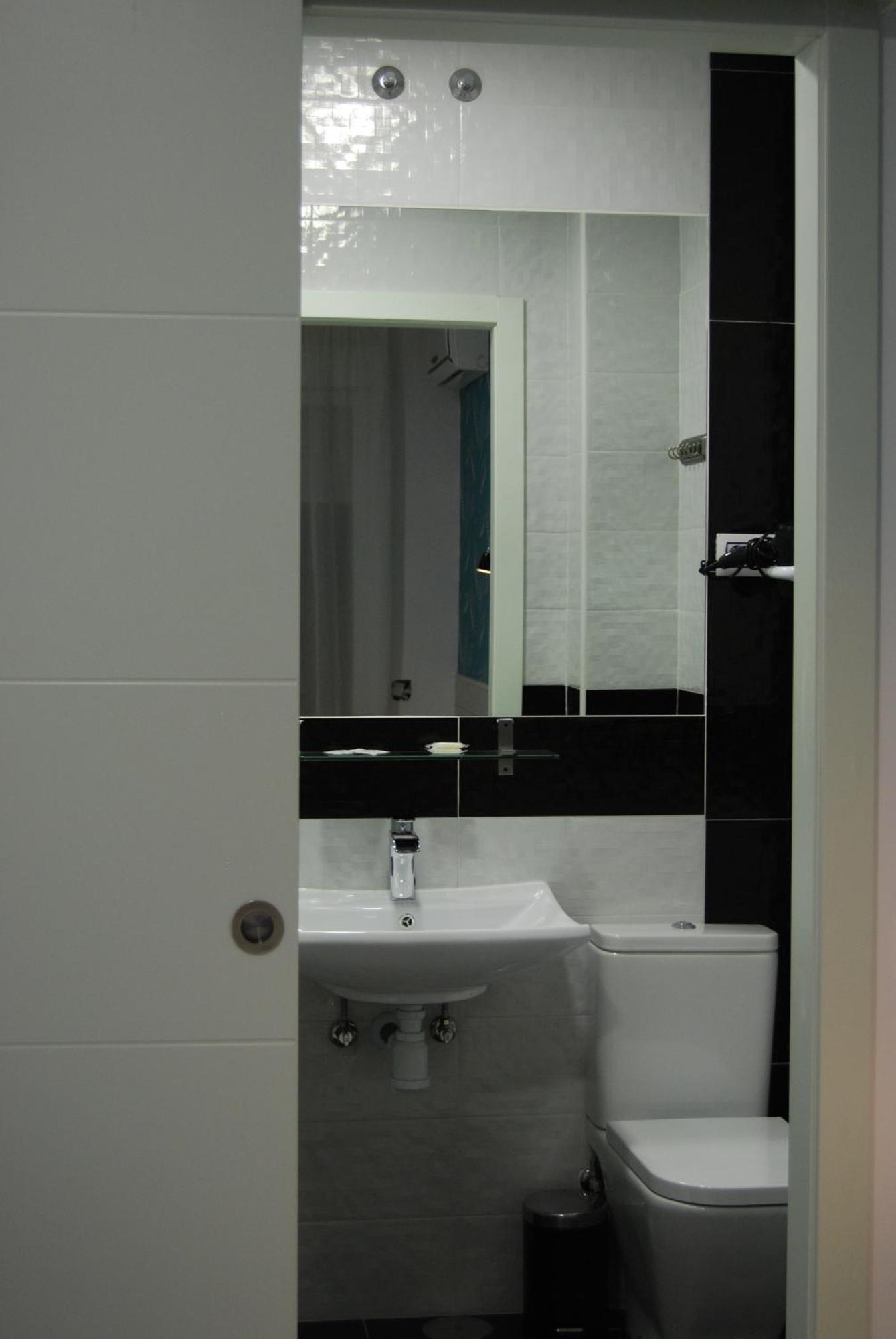 Hostal Petite Maman Madrid Room photo