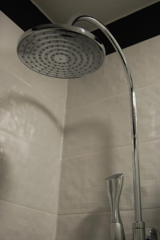Hostal Petite Maman Madrid Exterior photo
