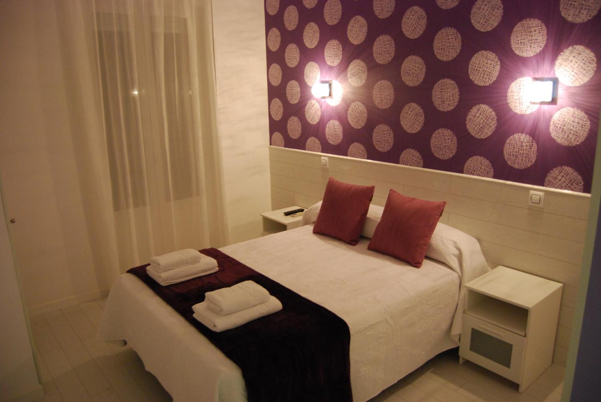 Hostal Petite Maman Madrid Exterior photo